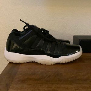 Air Jordan 11 low retro grade school size 5.5